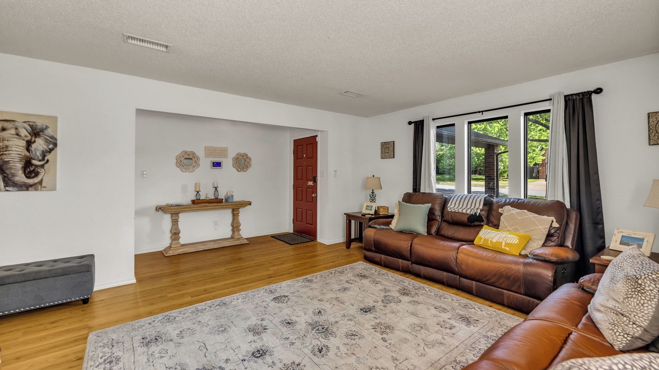 Photo of Livingroom in Broken Arrow