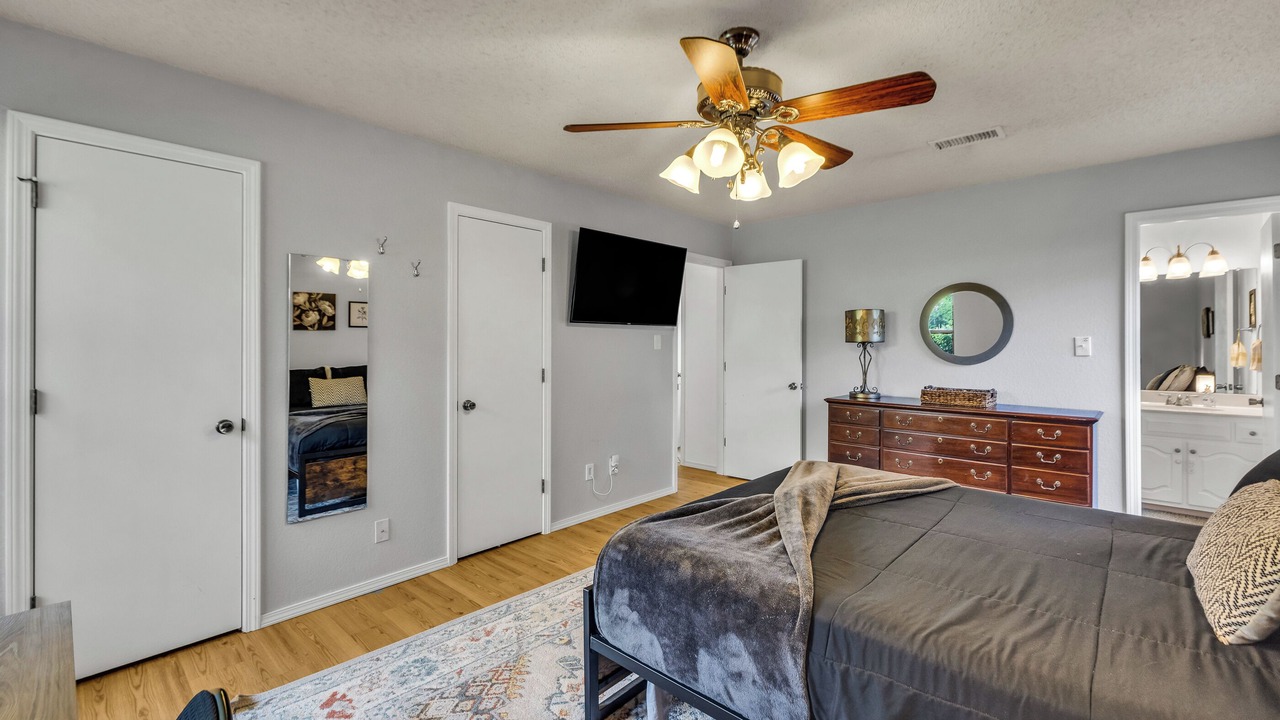 Photo of Bedroom in Broken Arrow