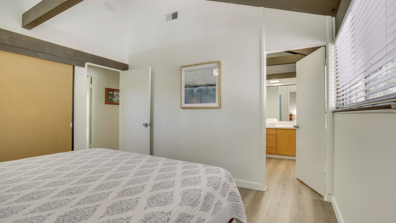Photo of Bedroom in Twin Peaks