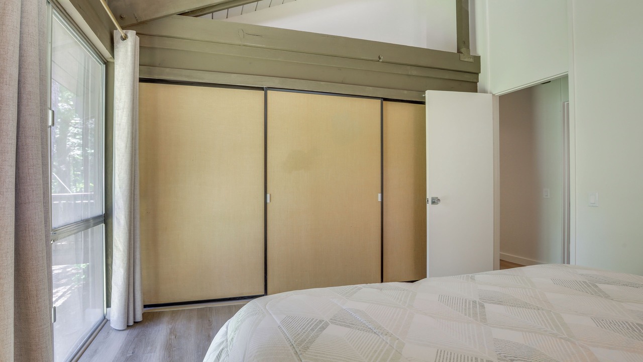 Photo of Bedroom in Twin Peaks