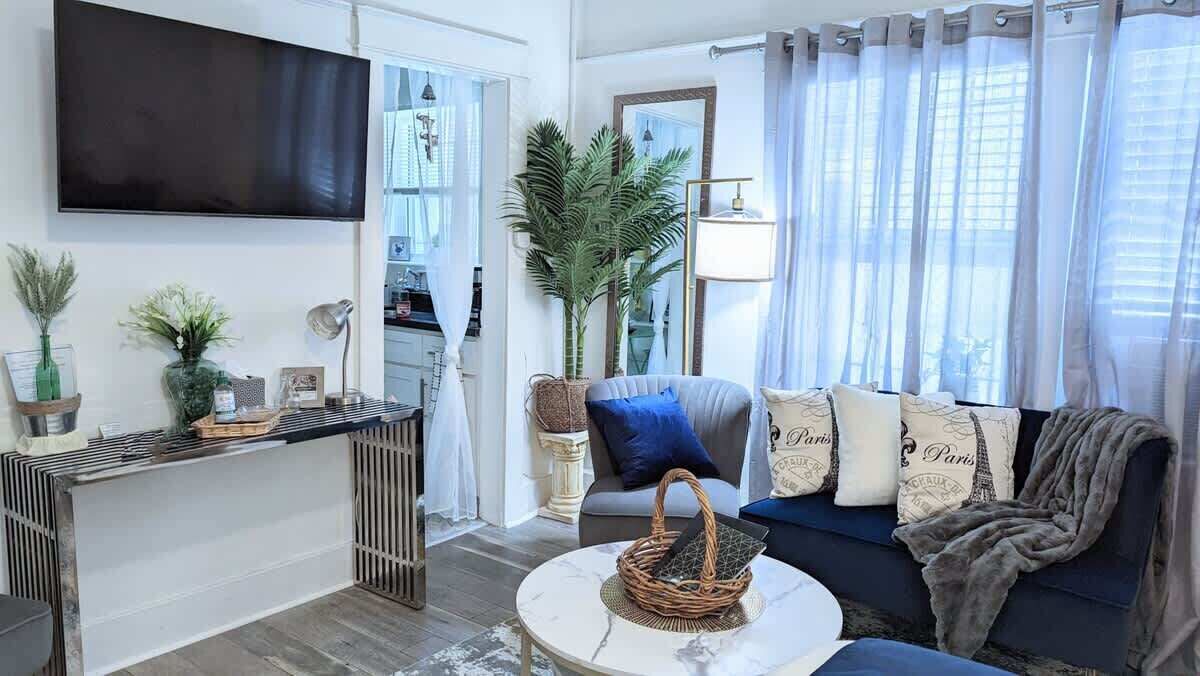 Photo of Livingroom in Downtown Long Beach