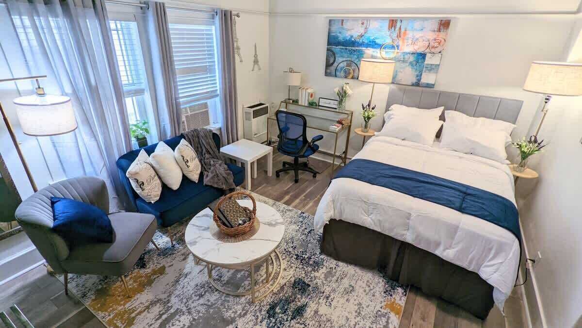 Photo of Bedroom in Downtown Long Beach