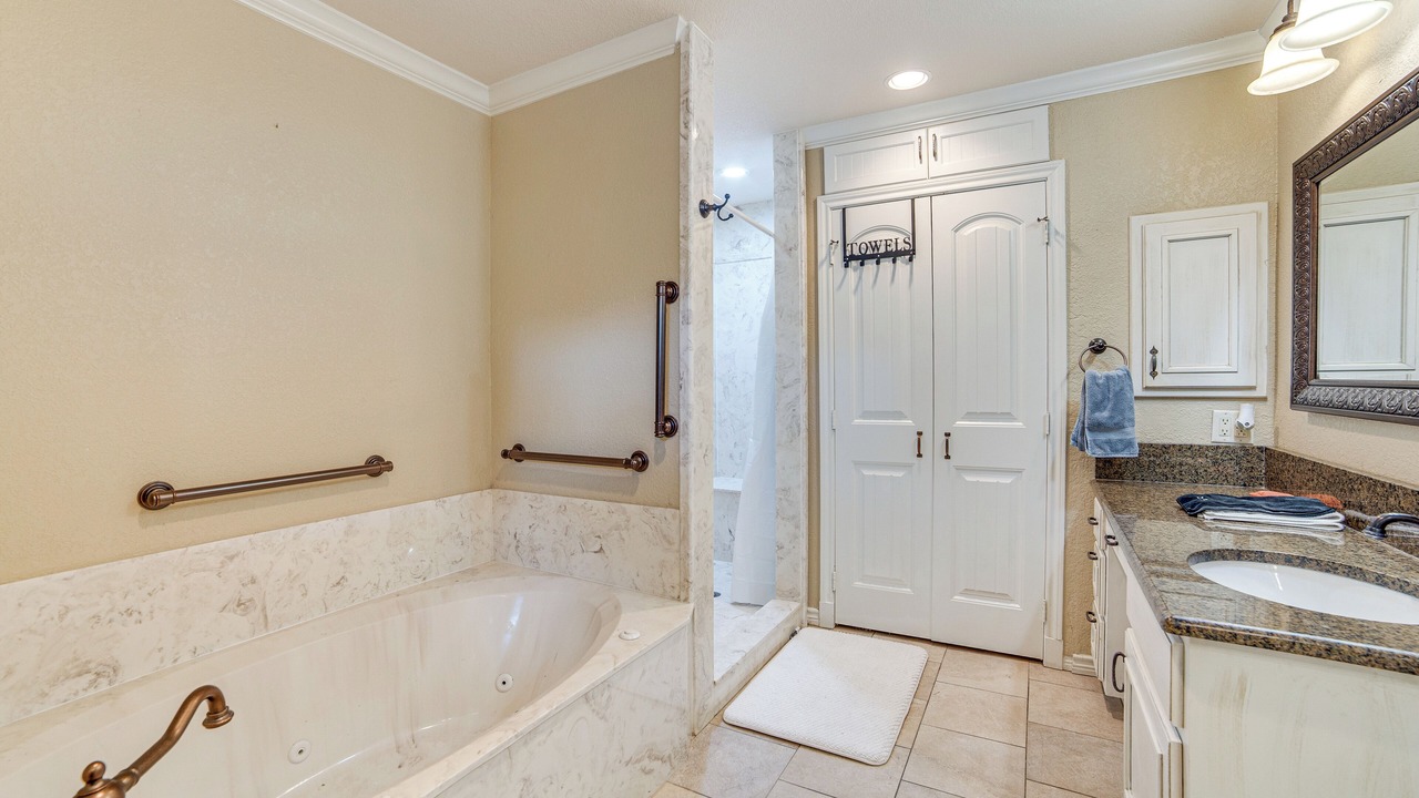 Photo of Bathroom in Kemp