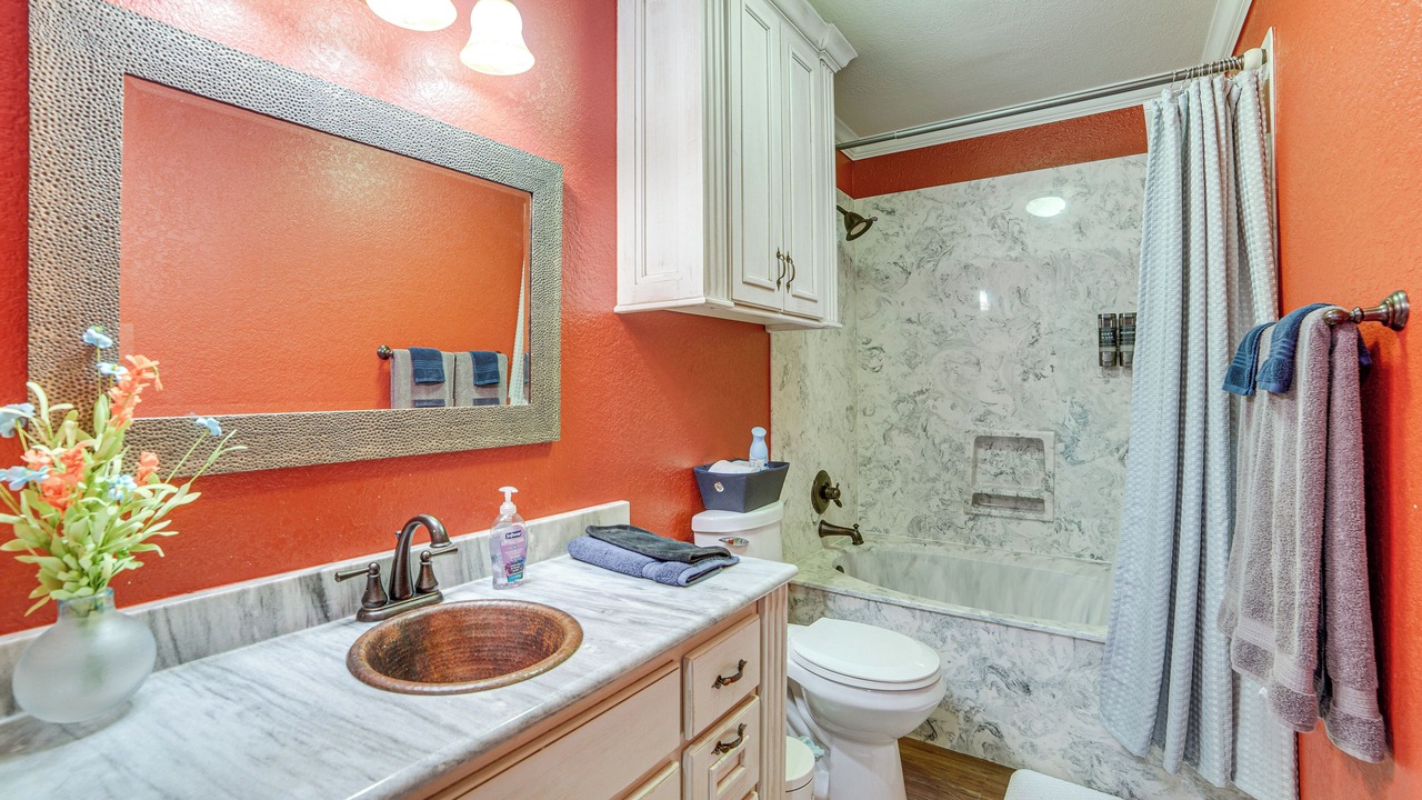 Photo of Bathroom in Kemp