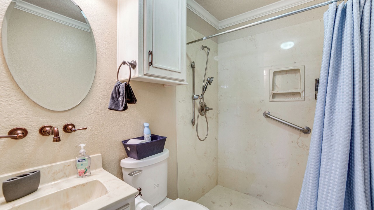 Photo of Bathroom in Kemp