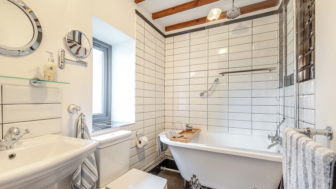 Photo of Bathroom in Cribyn