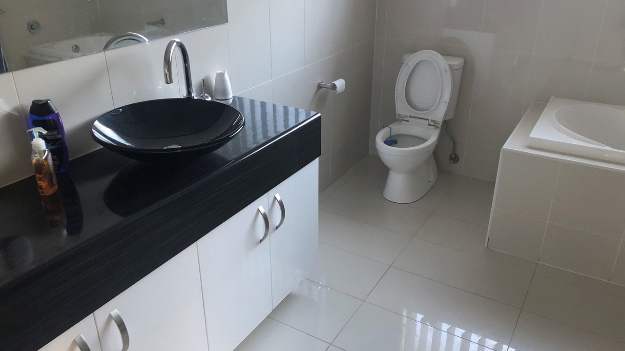 Photo of Bathroom in Evanston Gardens