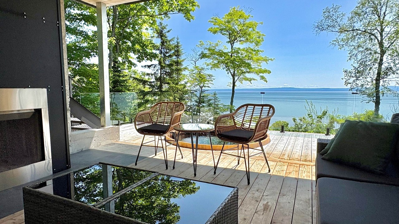 Photo of Livingroom in Petite-Riviere-Saint-Francois