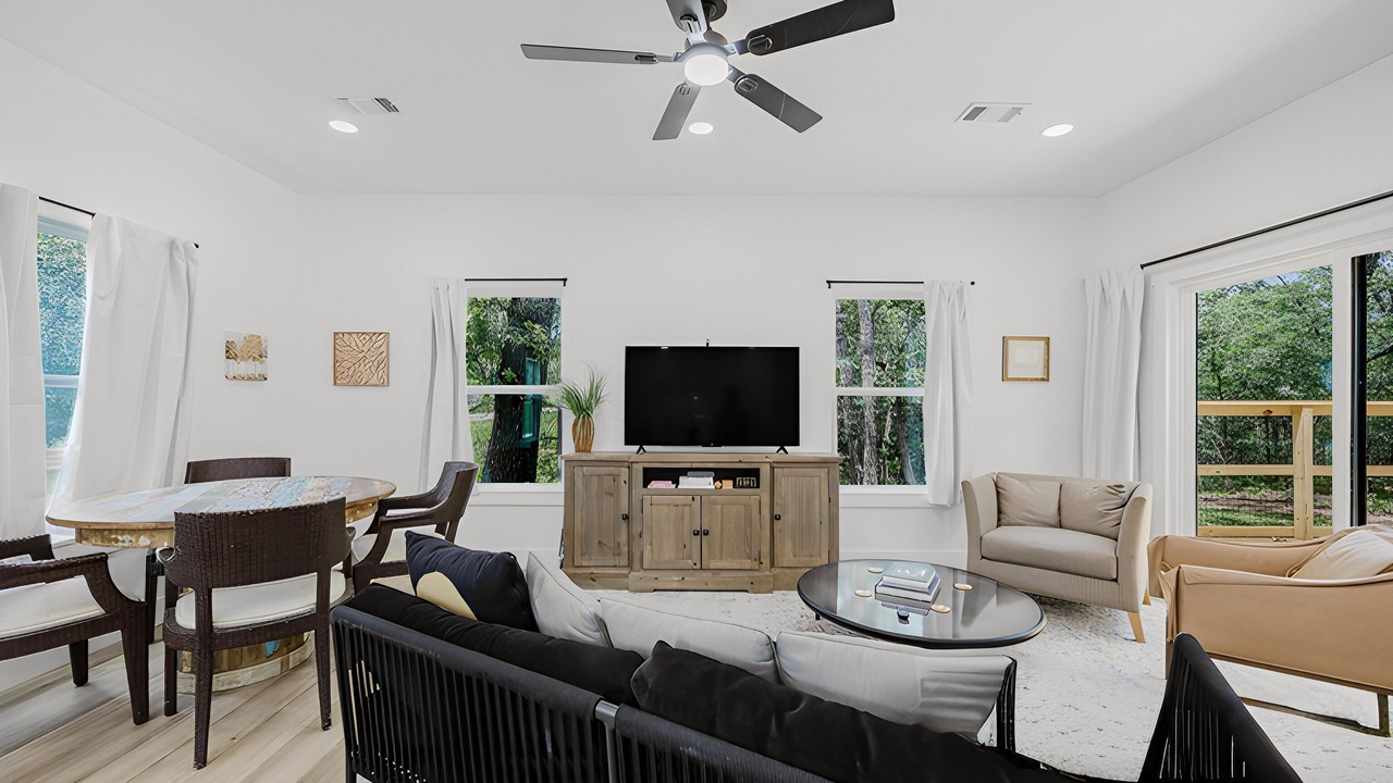 Photo of Livingroom in Kingston