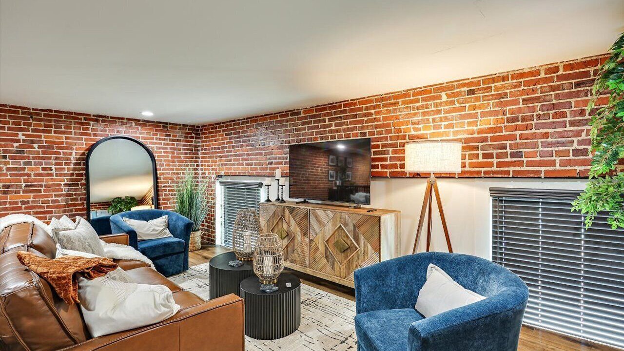 Photo of Livingroom in Downtown Jackson