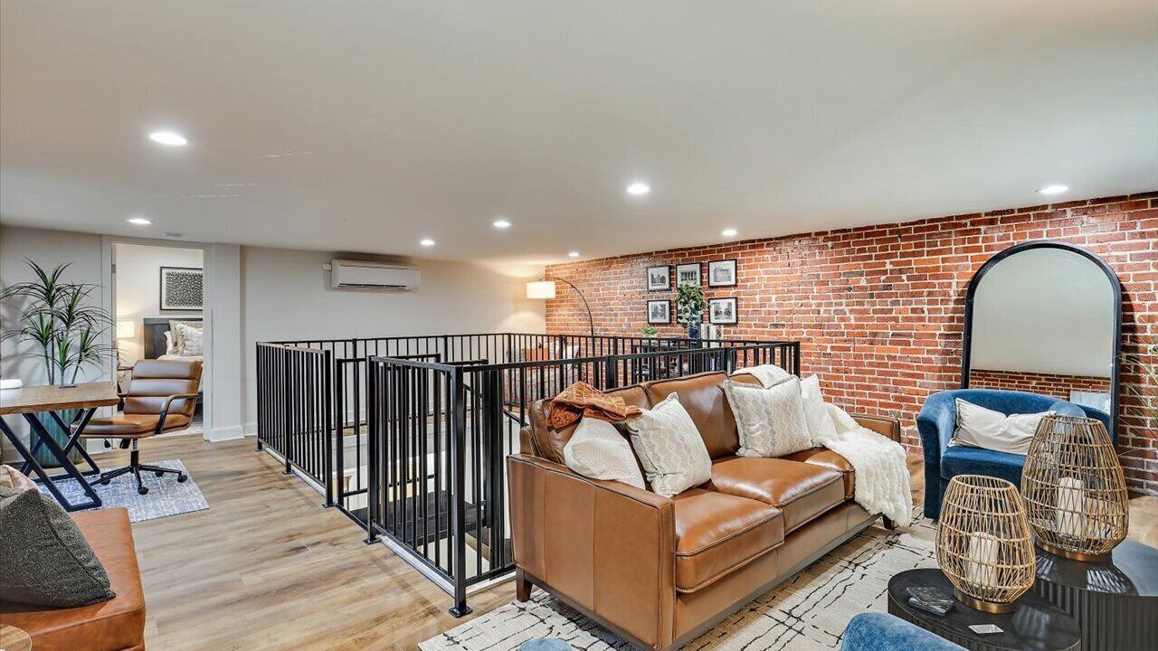 Photo of Livingroom in Downtown Jackson