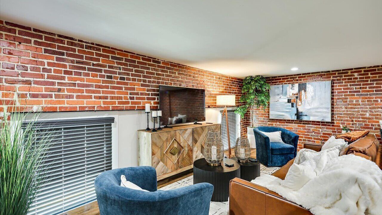 Photo of Livingroom in Downtown Jackson