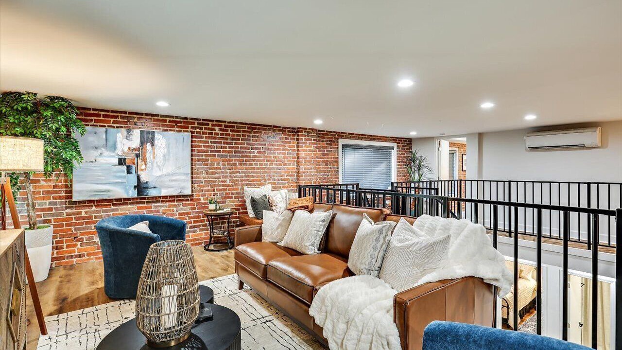 Photo of Livingroom in Downtown Jackson