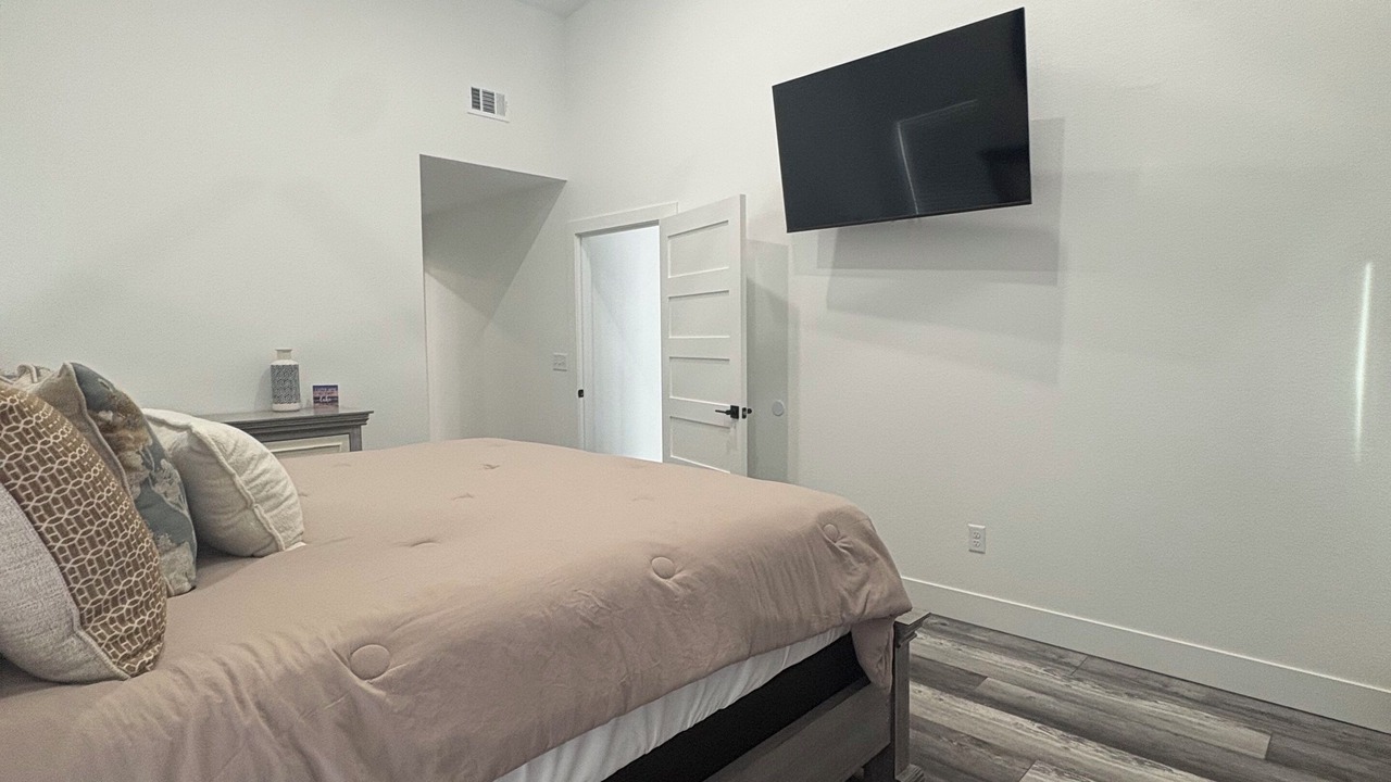 Photo of Bedroom in Clinton