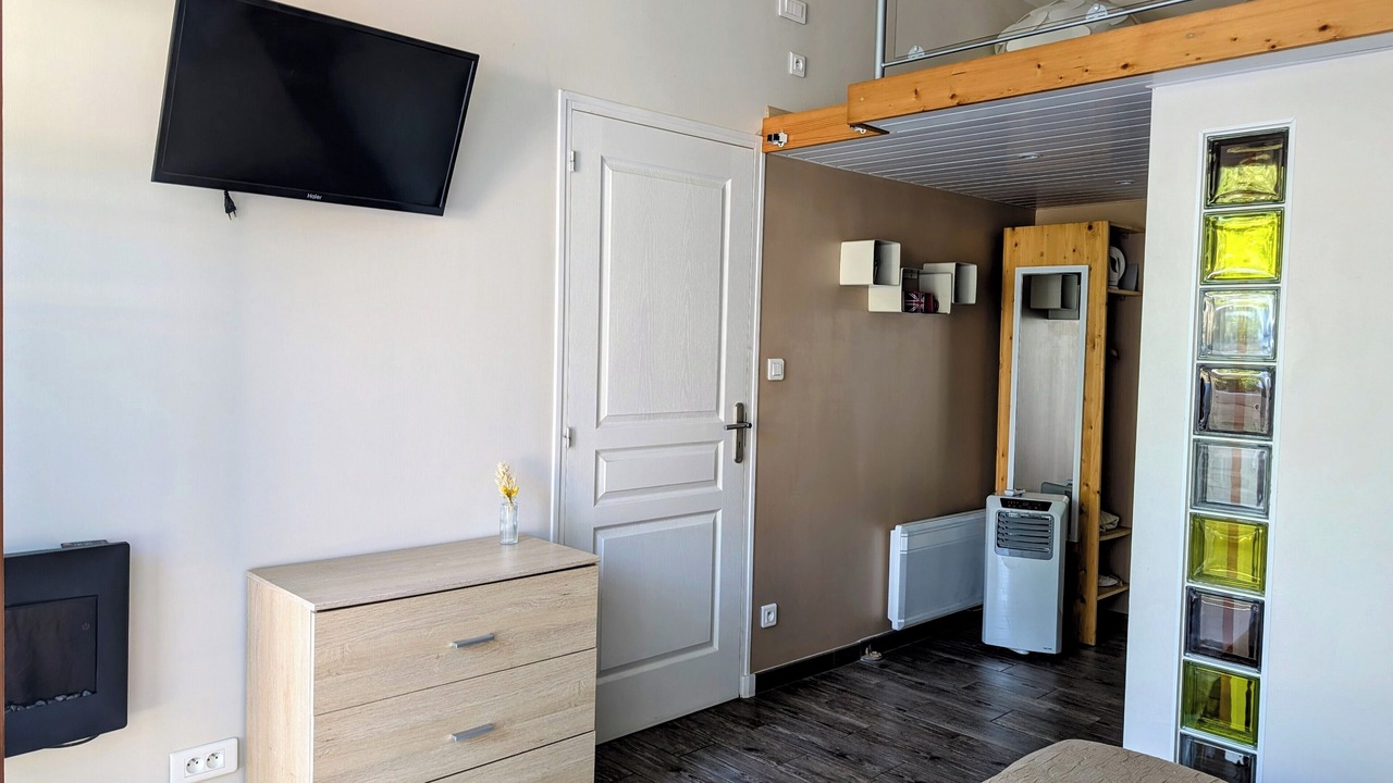 Photo of Bedroom in Donneville