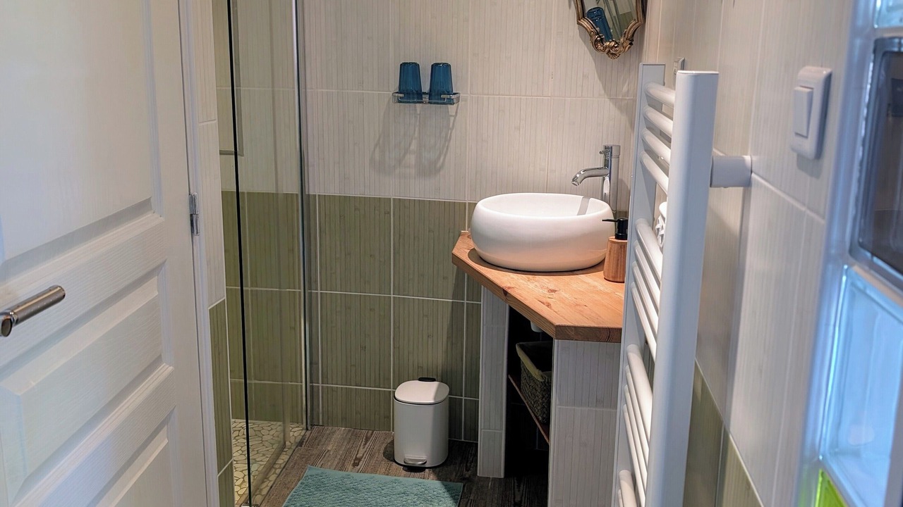 Photo of Bathroom in Donneville