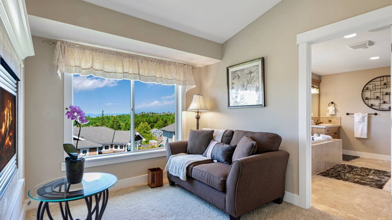 Photo of Livingroom in Cougar Mountain