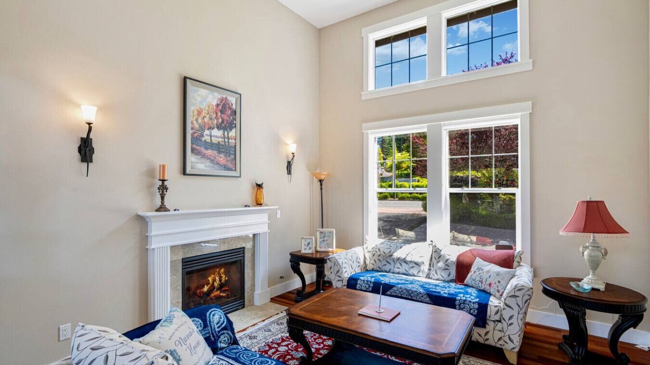 Photo of Livingroom in Cougar Mountain