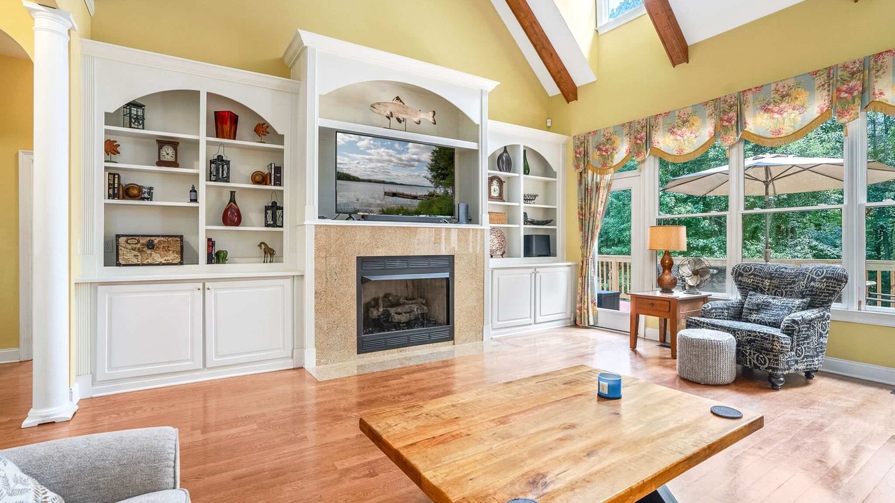 Photo of Livingroom in LaGrange