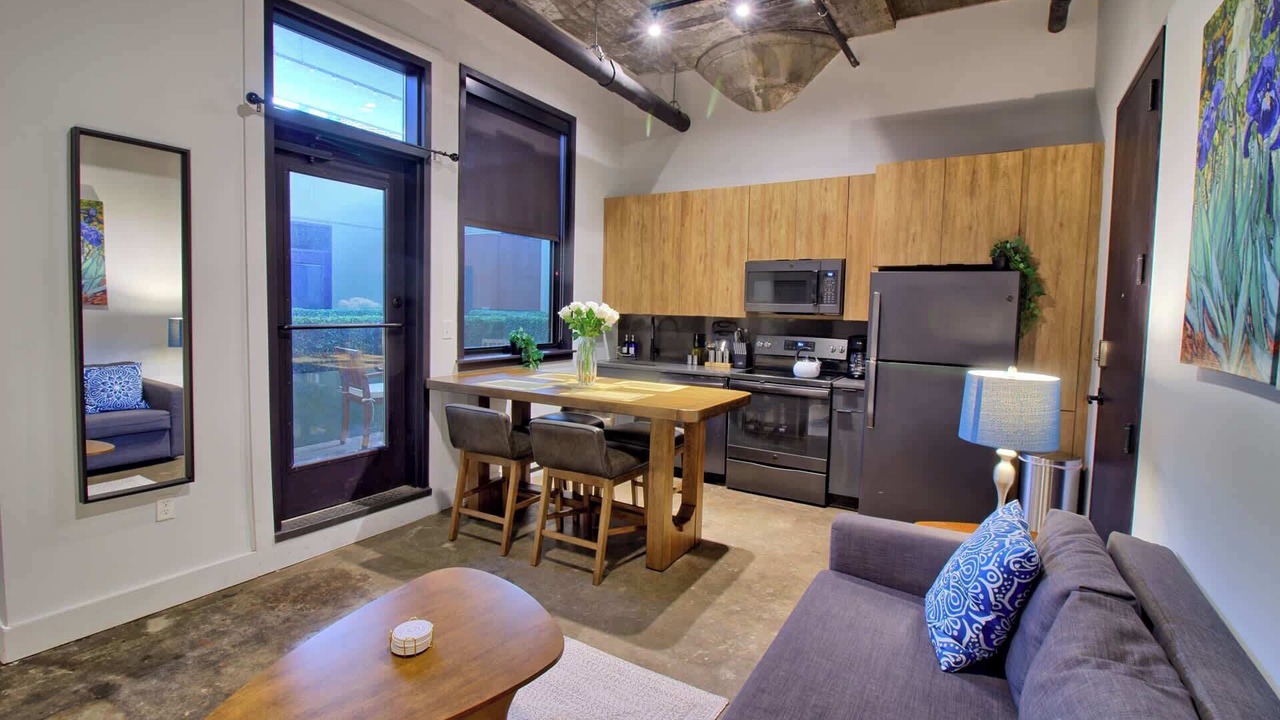 Photo of Livingroom in Midtown