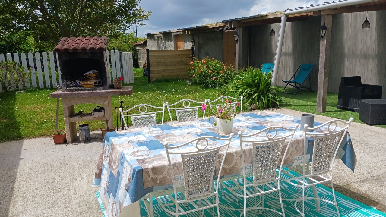 Photo of Outdoor in Reville