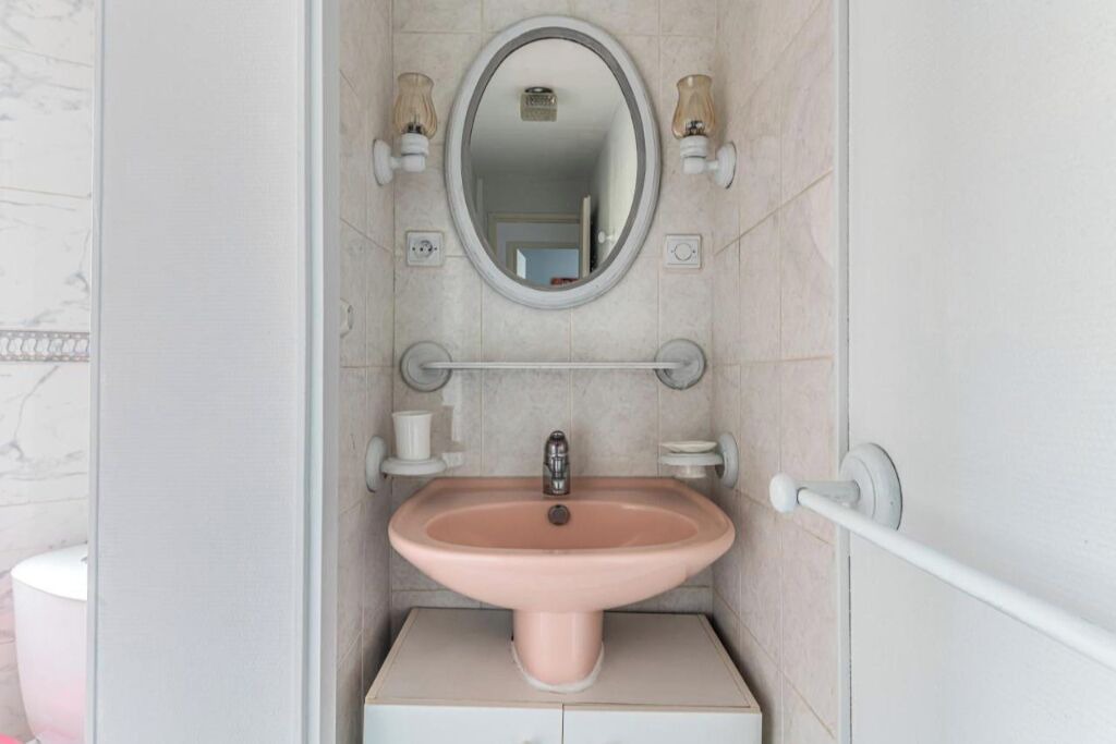 Photo of Bathroom in Bourbon-Lancy