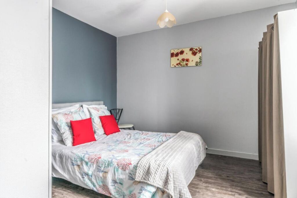 Photo of Bedroom in Bourbon-Lancy