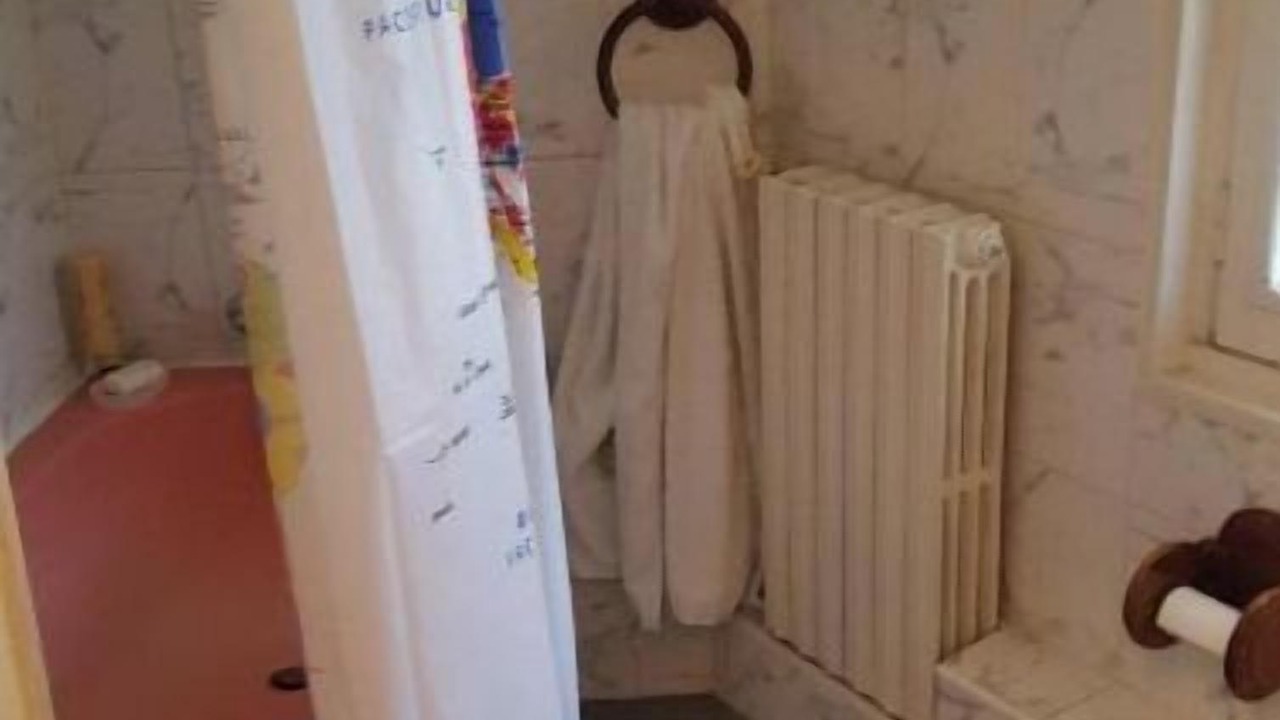 Photo of Bathroom in Bourbon-Lancy