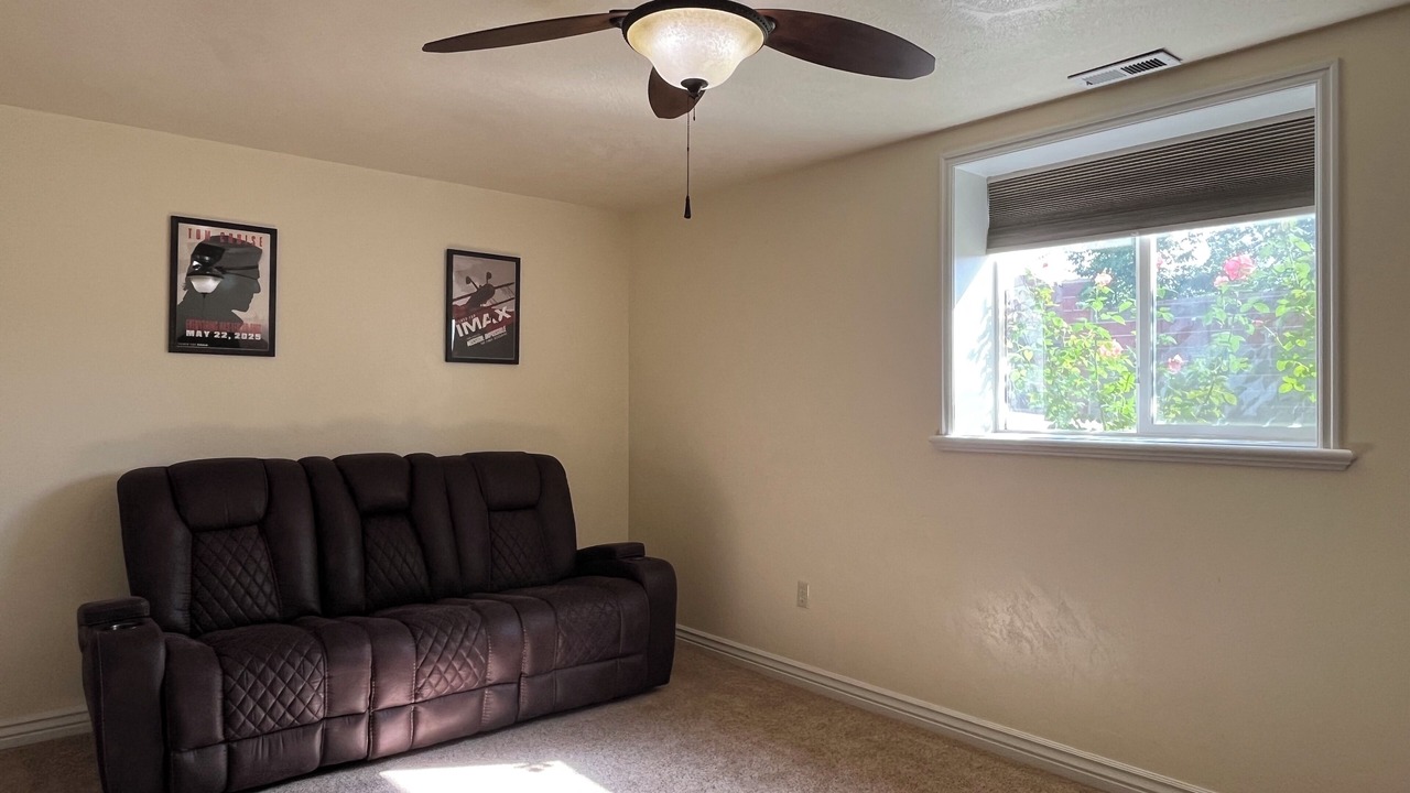 Photo of Livingroom in Maeser