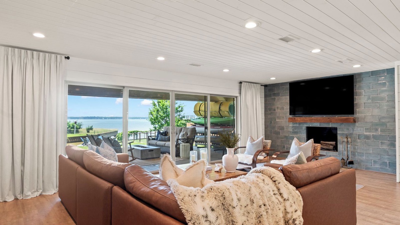 Photo of Livingroom in Gun Barrel City