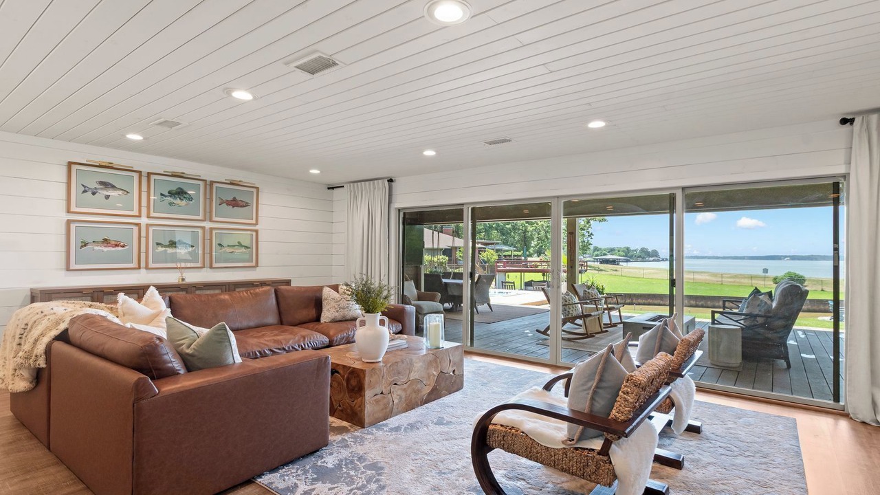 Photo of Livingroom in Gun Barrel City