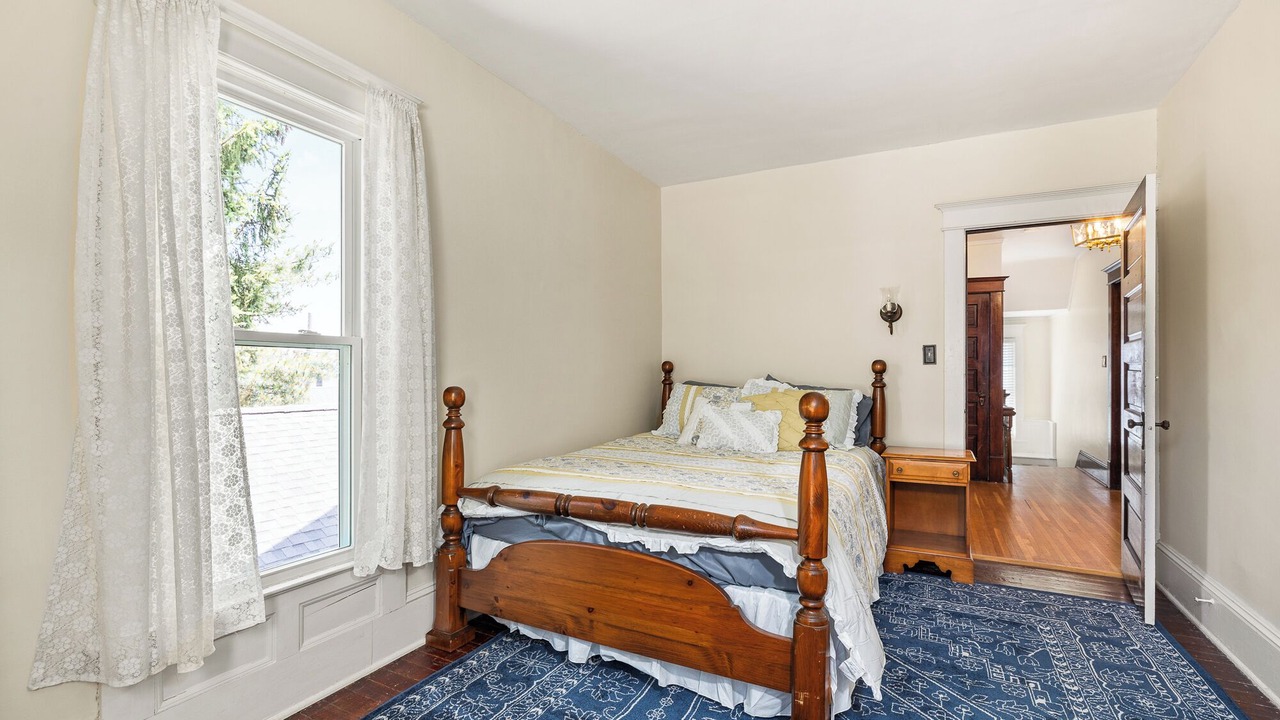 Photo of Bedroom in Ashland