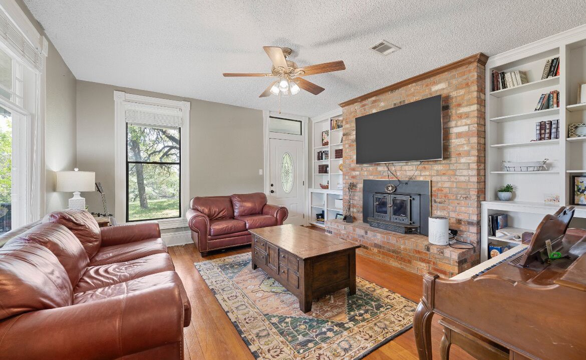 Photo of Livingroom in Valley Mills