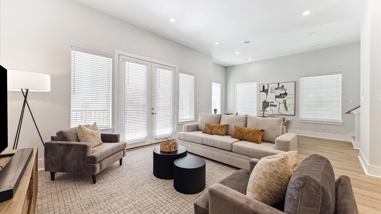 Photo of Livingroom in Spring Branch Central
