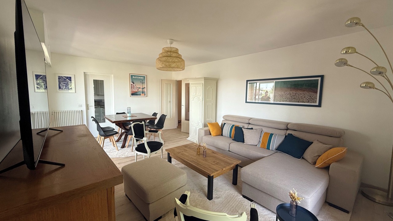 Photo of Livingroom in Bayonne