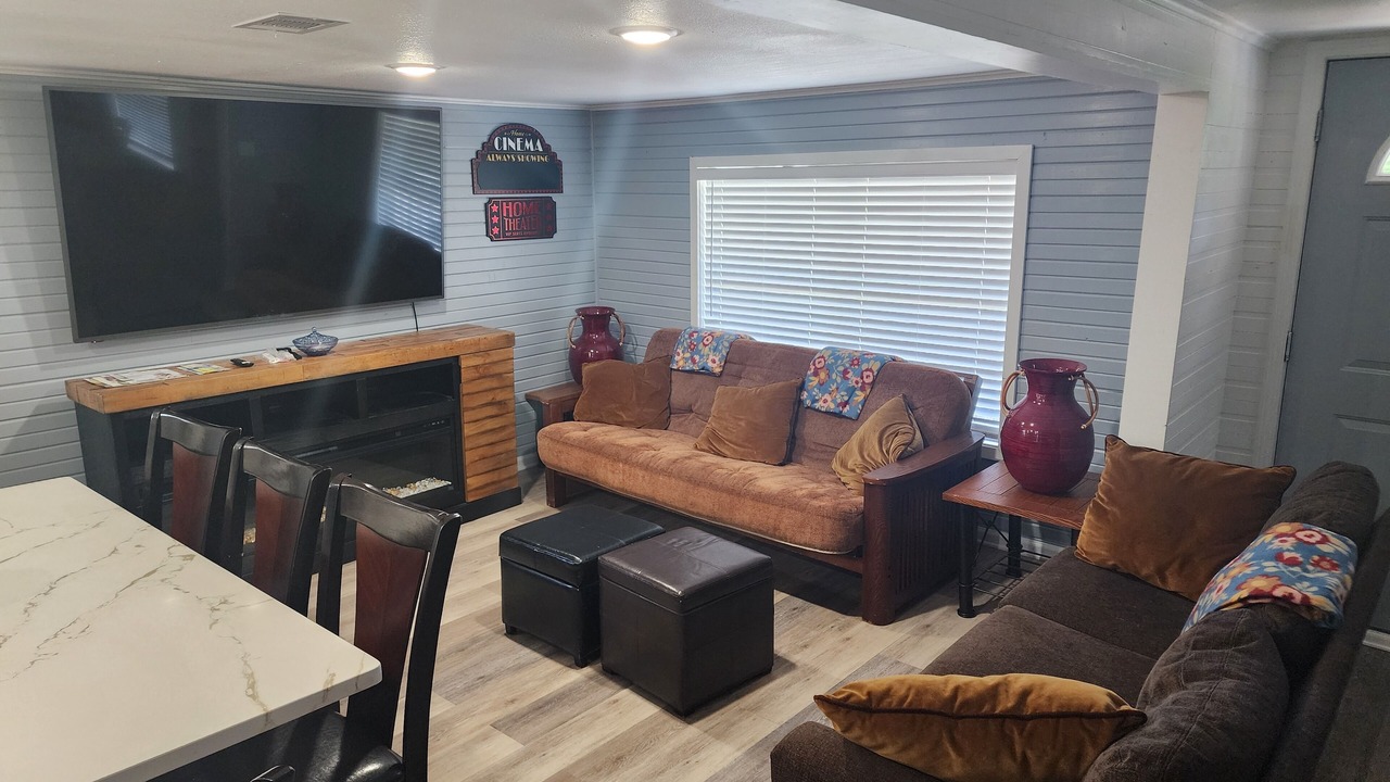Photo of Livingroom in Many