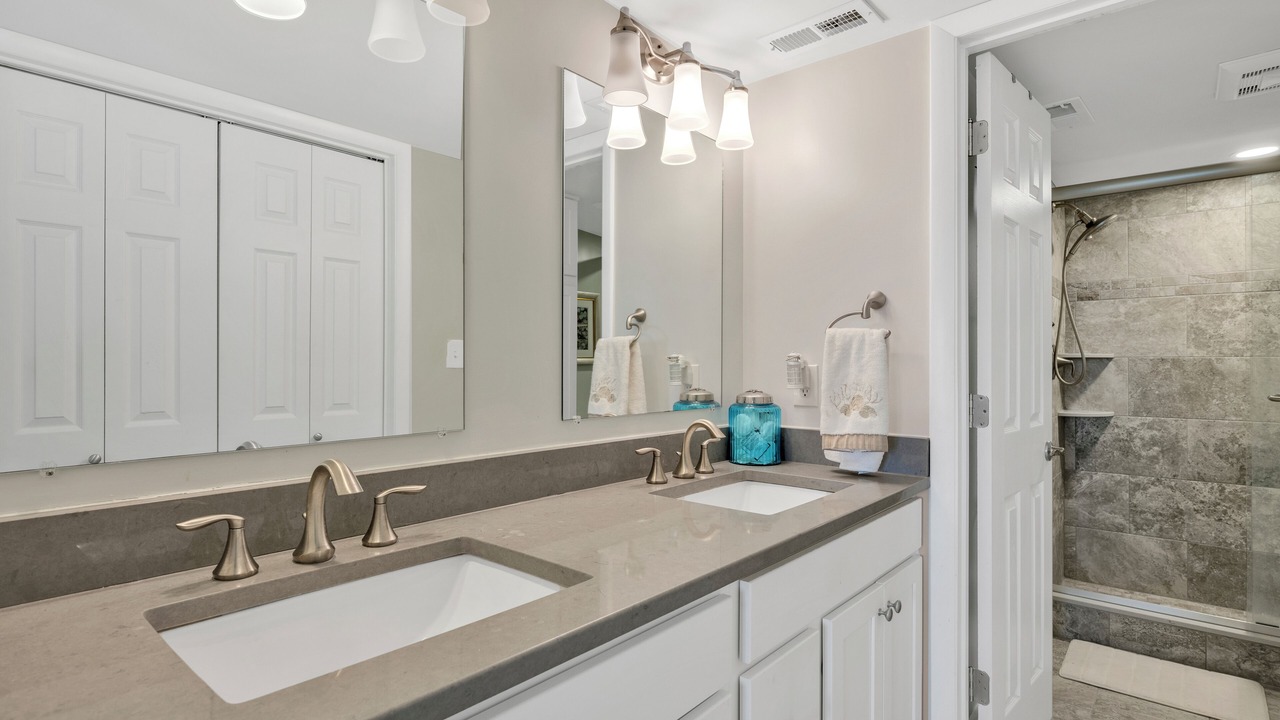 Photo of Bathroom in Heron Harbour Isle