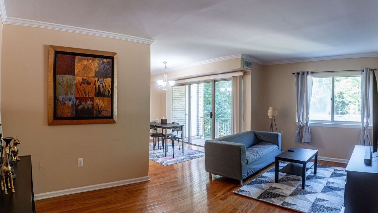Photo of Livingroom in North Bethesda