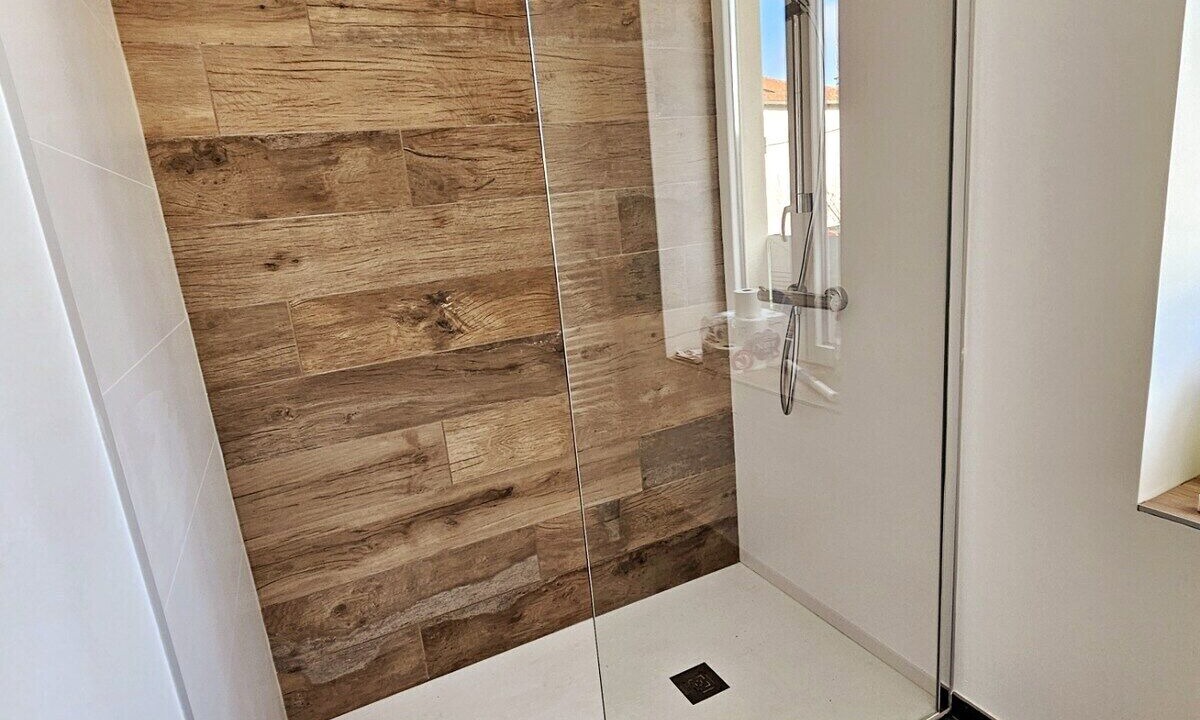 Photo of Bathroom in Genas