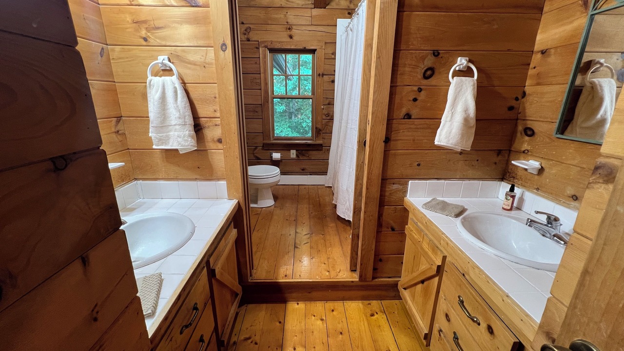 Photo of Bathroom in Cook Station