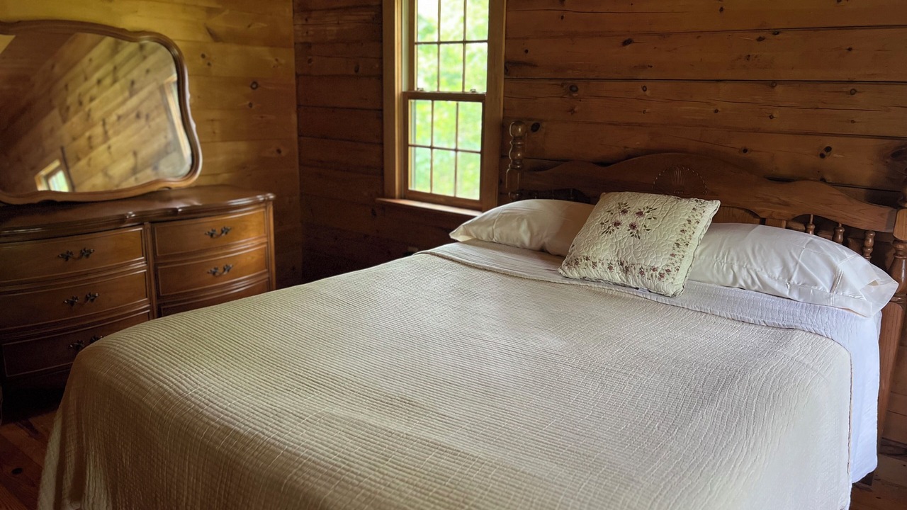 Photo of Bedroom in Cook Station