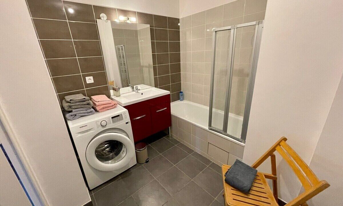 Photo of Bathroom in Genas