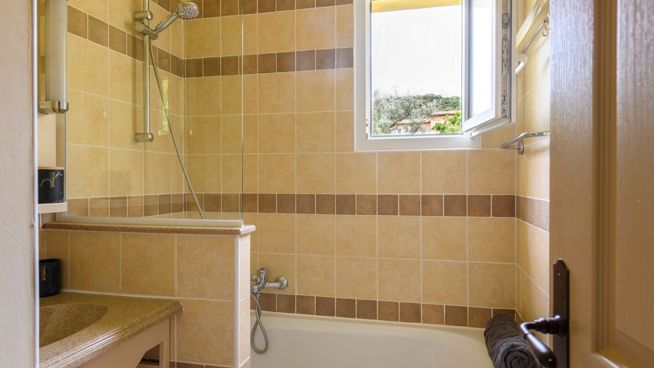 Photo of Bathroom in Rouret