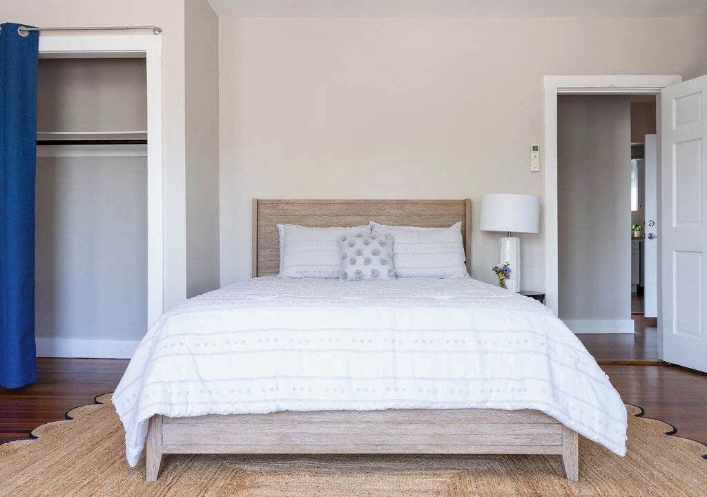 Photo of Bedroom in Off Broadway