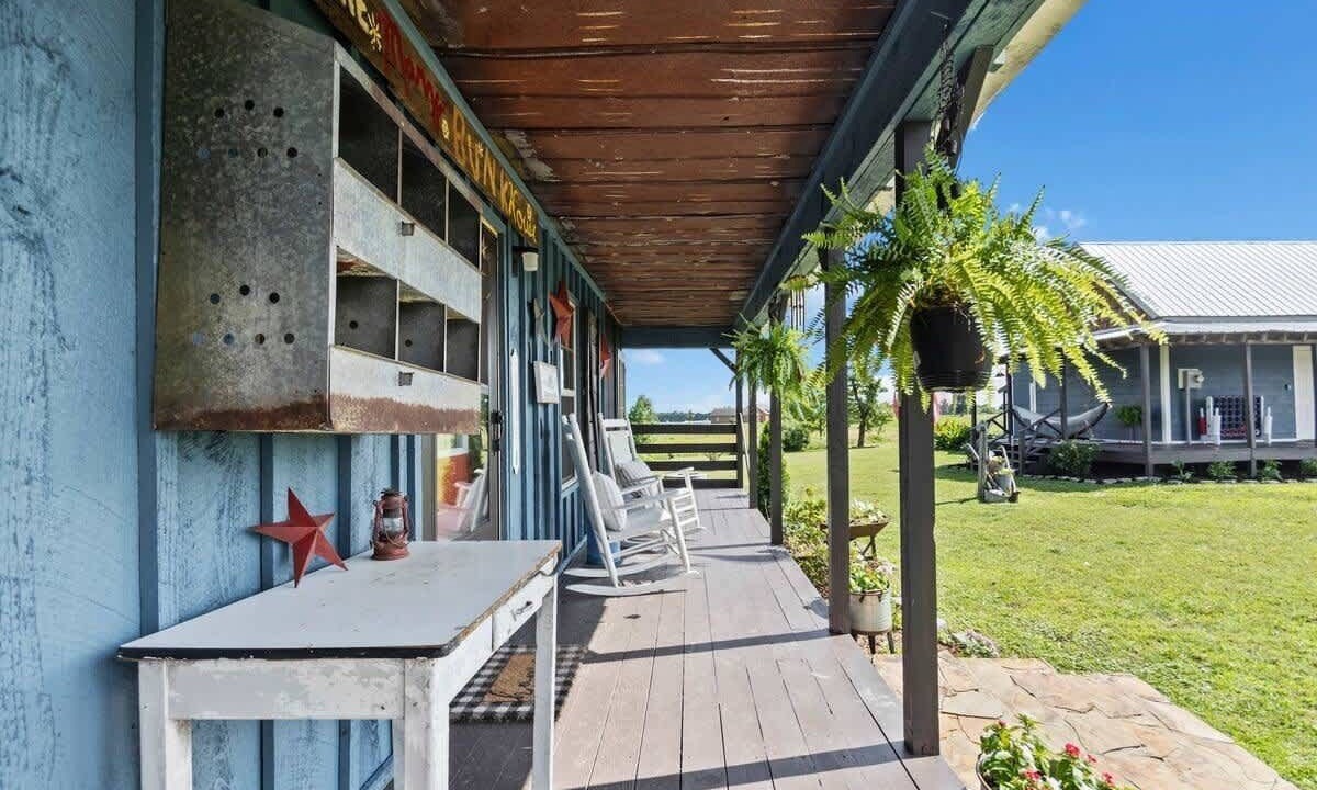 Photo of Patio Balcony in Valley Head