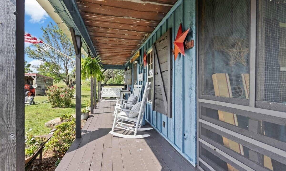 Photo of Patio Balcony in Valley Head