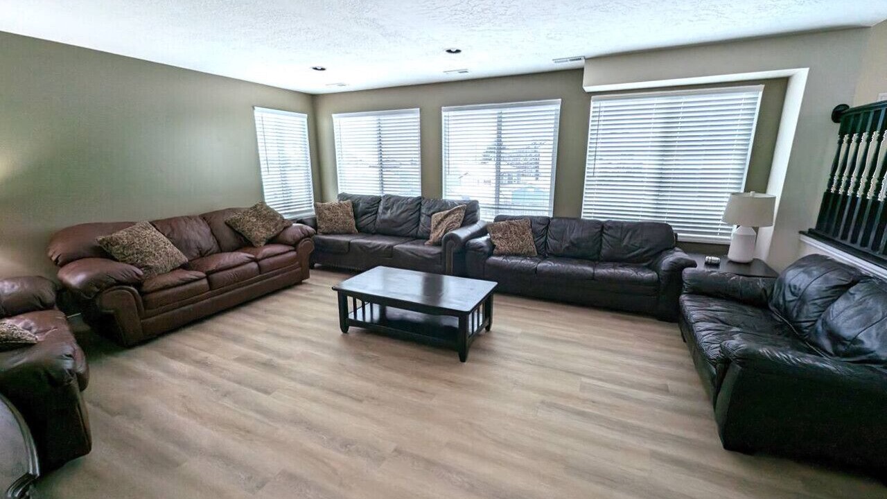 Photo of Livingroom in Layton