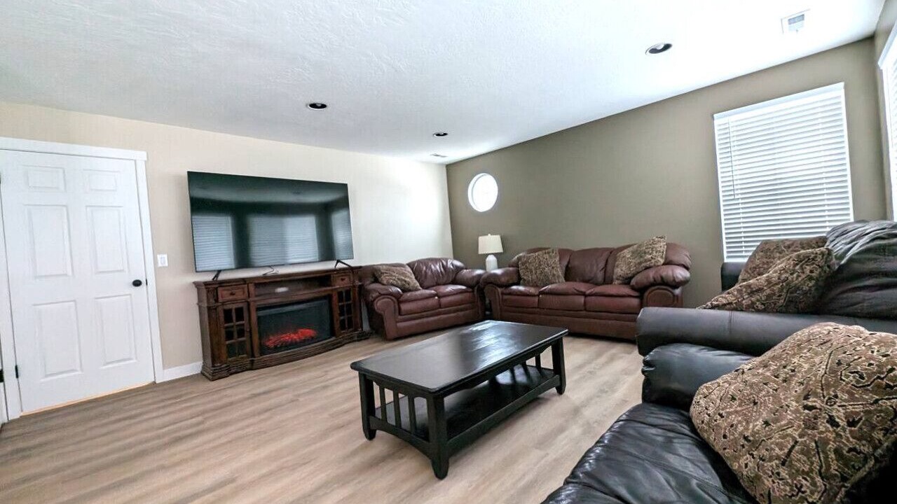 Photo of Livingroom in Layton