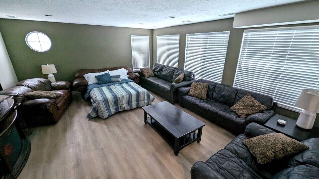 Photo of Livingroom in Layton