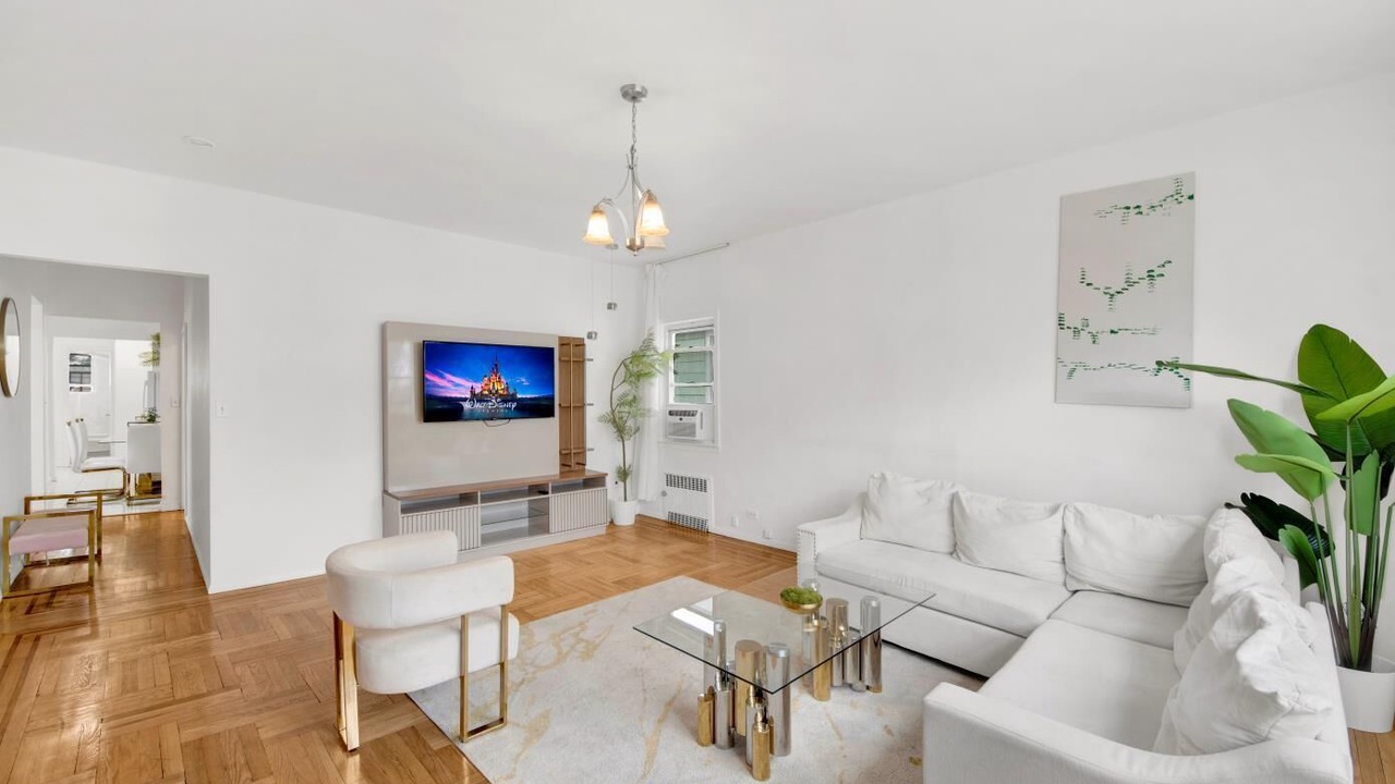 Photo of Livingroom in Southeast Yonkers